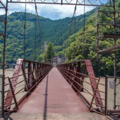 2015-07-25-12-27 アプトいちしろ付近の吊り橋<br>大井川鐵道のSLとアプト式鉄道、袋井のご飯と清水・三保の松原と静岡鉄道で静岡をめぐる旅