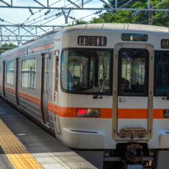 2015-07-25-08-51 東海道線金谷駅<br>大井川鐵道のSLとアプト式鉄道、袋井のご飯と清水・三保の松原と静岡鉄道で静岡をめぐる旅