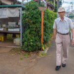 2015 08 09 13 10 花小金井 東京街道を歩くおじいちゃん