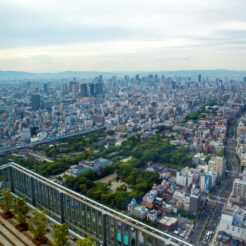 2017-06-09 16;35 天王寺 あべのハルカス 展望台と通天閣方面<br>京都洛東から京阪で難波、天王寺のマリオット都ホテルに泊まり梅田・天神橋筋、和歌山電鉄たま電車に乗る旅