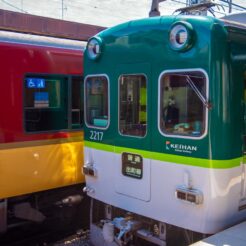 2017-06-09 10;40伏見以内駅 京阪2200系<br>京都洛西から京阪で難波、天王寺のマリオット都ホテルに泊まり梅田・天神橋筋、和歌山電鉄たま電車に乗る旅