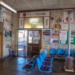 2017-08-13 14;47 五所川原駅 津軽鉄道の駅舎の中<br>青森の弘前から五所川原でやってまれ丼、盛岡と宮古・浄土ヶ浜、田老と岩泉 龍泉洞を巡る旅