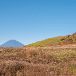 2017-10-30 12;45 箱根駒ヶ岳 箱根元宮と富士山<br>箱根登山鉄道やケーブルカー・ロープウェイで芦ノ湖に泊まり、箱根駒ヶ岳、海賊船で芦ノ湖、大涌谷を回った