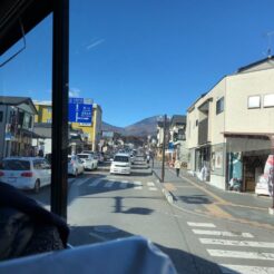 2018-01-02 11;39 日光 東武駅前の渋滞に巻き込まれるバス<br>日光と鬼怒川の奥にある川治温泉を雪が積もる時期に旅した