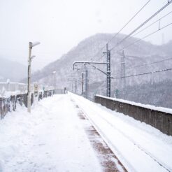 2018-01-03 11;35 川治温泉駅 ホーム<br>日光と鬼怒川の奥にある川治温泉を雪が積もる時期に旅した