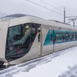 2018-01-03 11;53 川治温泉駅 特急リバティ<br>日光と鬼怒川の奥にある川治温泉を雪が積もる時期に旅した