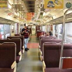 2018-06-10 14;05 国府駅 名鉄の車内<br>愛知県豊橋・豊川稲荷と豊橋鉄道で渥美半島の田原市を巡る