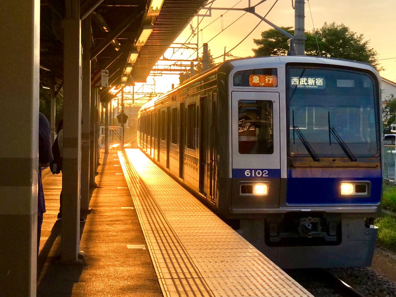 2018 07 08 18;39 花小金井駅 夕陽