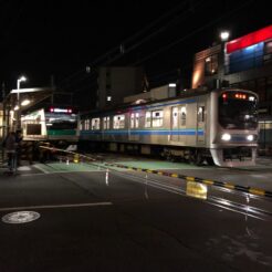 2019-02-24 21;17 十条 駅南側 埼京線の踏切<br>北区・十条を散歩しお寿司を食べる