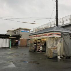 2019-03-03 16;33 小島新田駅<br>川崎市・大師線の連続立体交差事業で地下化された産業道路駅（大師橋駅に改称予定）と発生した問題に対応中の様子