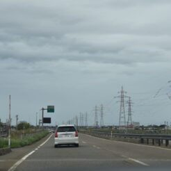 2019-04-30 11;49 柏崎市鯨波 まっすぐな道路<br>高崎駅からレンタカーで川原湯温泉・万座・志賀高原を通って上越妙高に泊まり、新潟柏崎から高崎に戻るドライブ