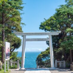 2019-09-07 12;29 東茨城郡大洗町 大洗磯前神社 鳥居越しの海<br>茨城の大洗・鹿島から千葉の銚子をレンタカーで旅した