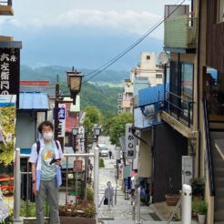 2020-08-23 09;28 群馬県渋川市伊香保町 伊香保温泉の階段を上るCOTA<br>南魚沼や清津峡など越後妻有アートトリエンナーレ、上越妙高に泊まりロックハート城や伊香保温泉を巡る旅