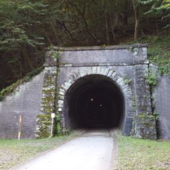 2020-08-23 16;36 群馬県安中市松井田町坂本 めがね橋近くのトンネル<br>南魚沼や清津峡など越後妻有アートトリエンナーレ、上越妙高に泊まりロックハート城や伊香保温泉を巡る旅