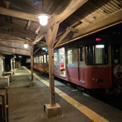 2021-01-02 17;19 銚子市外川駅 木造駅舎のホーム<br>銚子電鉄と銚子周辺の神社巡り・犬吠埼の旅