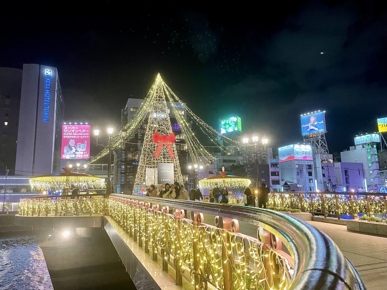 2021 12 25 19;34 福岡 中洲 福博であい橋のクリスマスイルミネーション