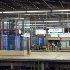 2022-10-29 19;30 小田原駅 小田急ホーム<br>本厚木、小田原方面への外出