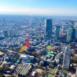 2023-02-05 13;49 芝公園付近 東京タワー ヘリコプターから<br>新木場で集合し木材・合板博物館を見てから東京ヘリポートより東京上空をヘリコプターで遊覧