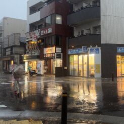 2023-06-02 16;53 梅屋敷駅 暴風雨<br>関東が暴風雨に見舞われ早めの帰宅