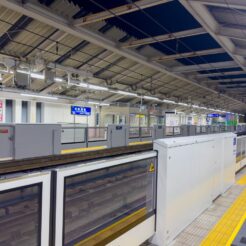 2024-02-12 19;03 梅屋敷駅 ホームドア設置が完了<br>買い物