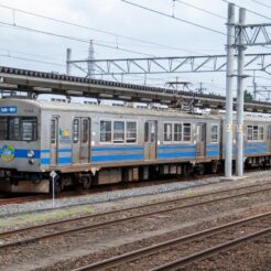 2011-07-16-14-16-04 弘前駅に停車中の弘南鉄道弘南線7000系<br>東日本大震災の復興支援切符「東日本パス」で青森から秋田を巡る