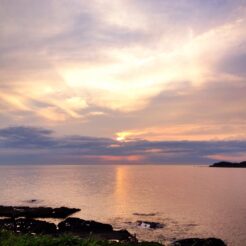 2012-06-17 18-28-54三崎口 黒崎の鼻からの夕日<br>三崎の黒崎の鼻で夕焼けを見る