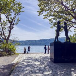 2024-05-19 14;32 十和田湖 乙女の像<br>ワ・ラッセなど新しい青森駅、奥入瀬渓流や十和田湖を巡る